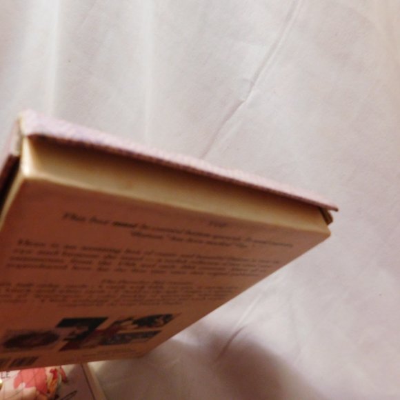 The Paradox Box Optical Illusions Puzzling Pictures Verbal Diversions - Picture 3 of 10